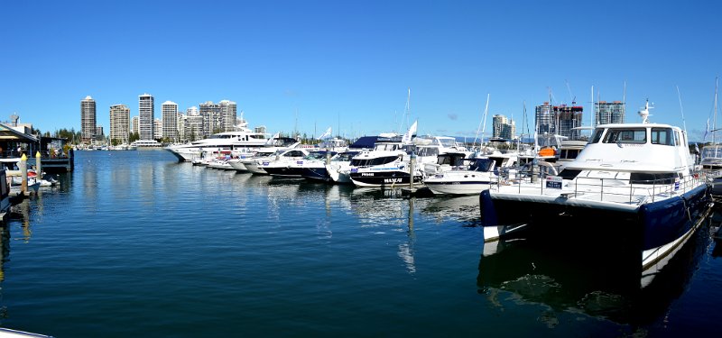 LodersCkPan07.JPG - Mariners Cove - Blue Cat' is a bargain at $M1.4 but if you can't afford that much, there were some boats at half that price.