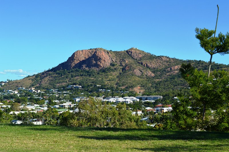 DSC_0016.JPG - Townsville; Castle Hill viewed from Kissing Point