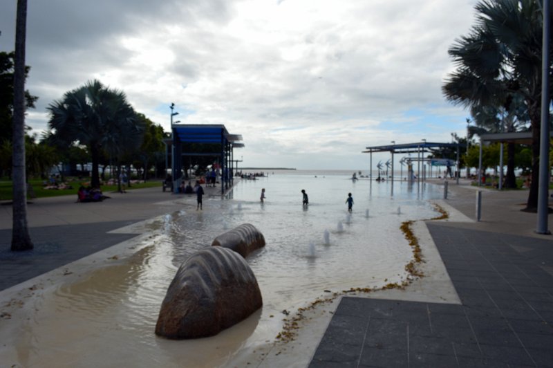 DSC_0032.JPG - Cairns - the man-made Lagoon