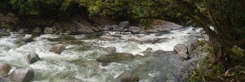 02DaintreePanorama09.JPG - Mossman River in the Gorge