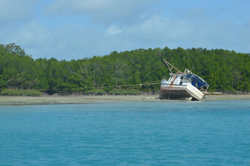 DSC_0182.JPG - Torres Strait - beached prawn trawler near Horn Island