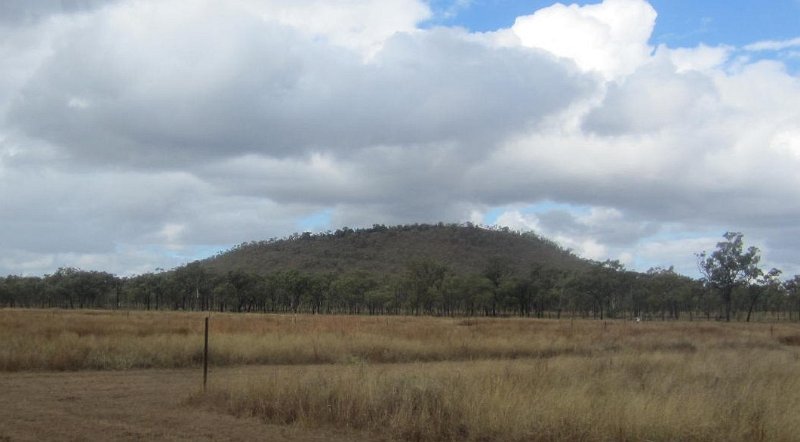 undara03.jpg - Undara - Approaching Kalkani Crater