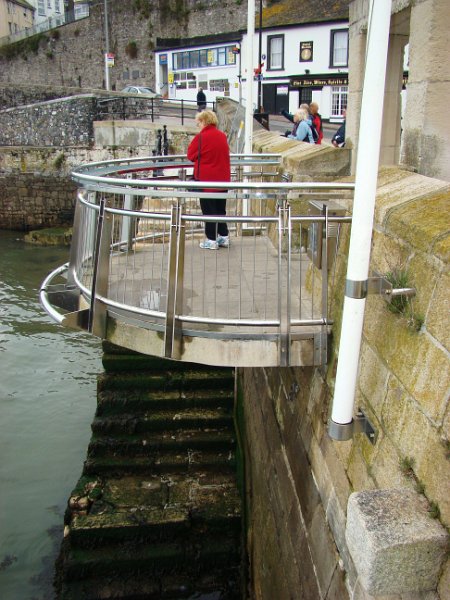 DSC01629.JPG - Plymouth, Mayflower pilgrims steps