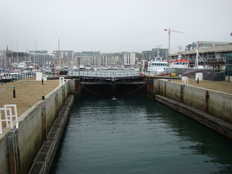 DSC01638.JPG - Plymouth harbour lock