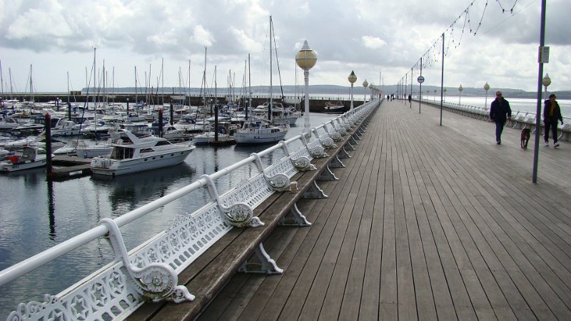 DSC01746.JPG - Torquay - seating on each side of the harbour breakwater