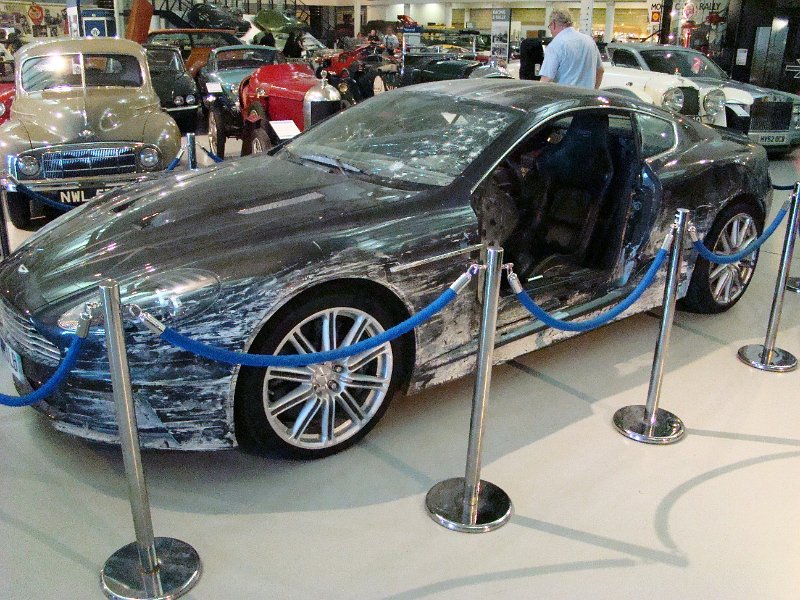 DSC01958.JPG - Bonds Aston Martin
